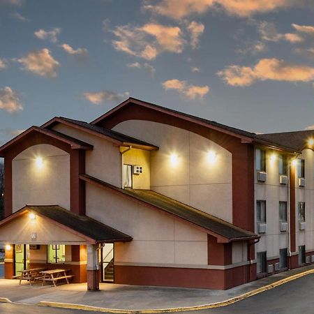 Hotel Super 8 By Wyndham Waynesburg Exterior foto